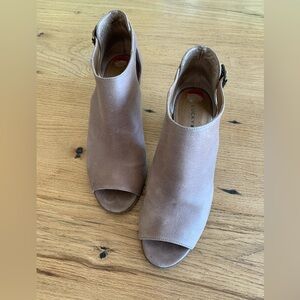 Lucky‎ Brand Cutout Bootie Taupe Peep Leather Toe Women’s 9 1/2 Preloved